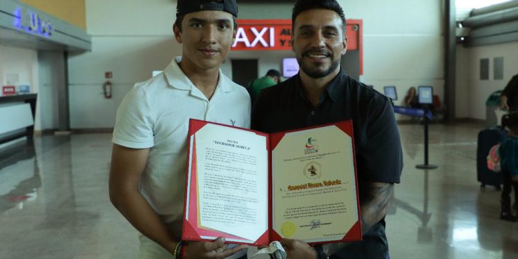 Recibe Director del ISDE a Ezequiel Rivera