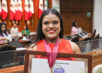 *Pauleth Mejía recibe el Premio al Mérito Juvenil 2022*