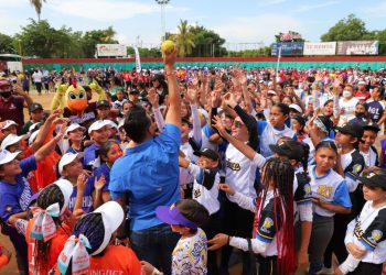 Inaugura Julio César Cascajares Nacional de Softbol Femenil Infantil