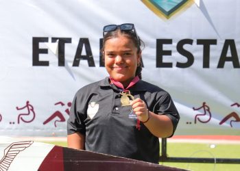 *Pauleth Mejía feliz de ser elegida la ganadora del Premio al Mérito Deportivo