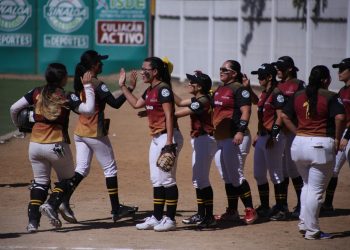 SINALOA DIVIDIÓ EN SÓTBOL DE OLIMPIADA REGIONAL 2018