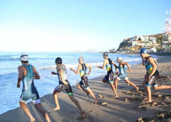 Mazatlán domina Aguas Abiertas