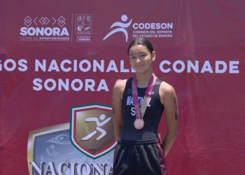 VICTORIA MARTÍNEZ CONQUISTA BRONCE EN TRIATLÓN