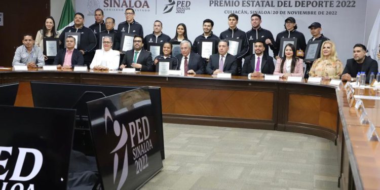 Rocha entrega el Premio Estatal del Deporte 2022