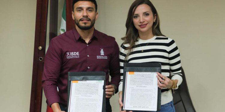 FIRMAN CONVENIO DE COLABORACION ISDE-AYUNTAMIENTO DE MOCORITO