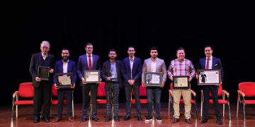 César Ramos recibe reconocimiento en su tierra