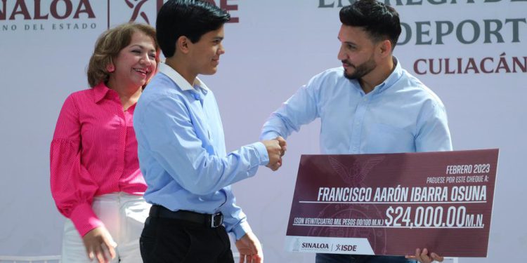 Agradecen entrega de estímulos económicos