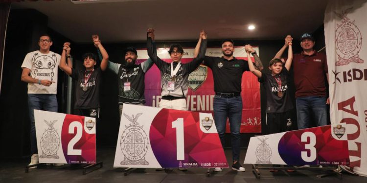 Logra Mazatlán 11 medallas en Acuatlón