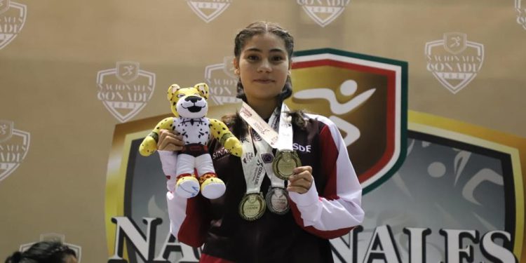 Yamileth Rivas levanta dos oros y una plata
