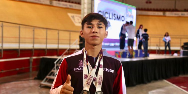 Ariel Robles gana dos medallas de platas en ciclismo