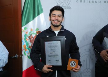 ADÁN CÁRDENAS ABANDERADO PARA EL SALVADOR 2023
