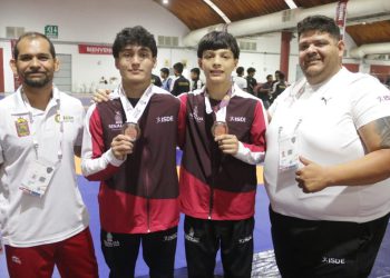 Logra Luchas dos medallas de bronce