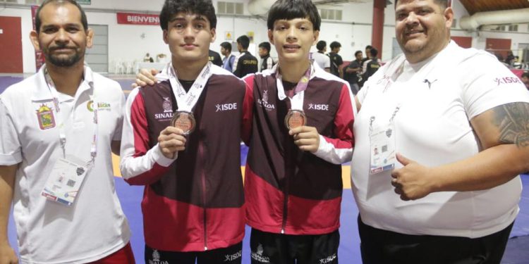 Logra Luchas dos medallas de bronce