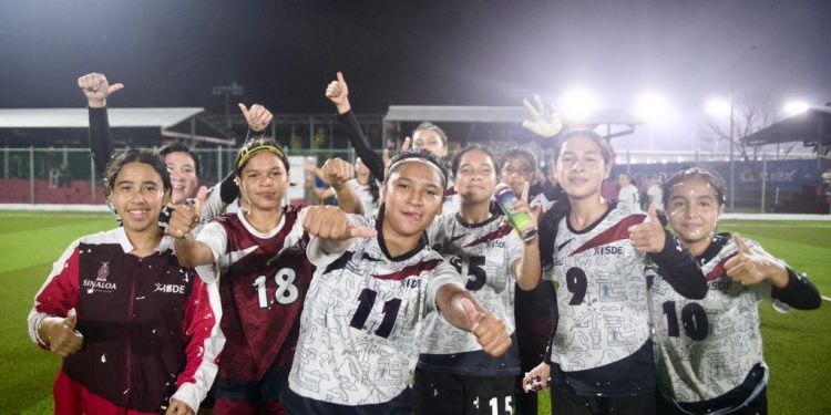 El fútbol gana dos bronces históricos