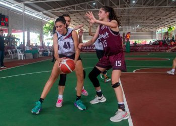 Divide la varonil al inicial el Basquetbol