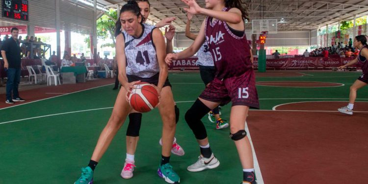Divide la varonil al inicial el Basquetbol