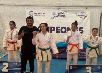 Obtiene Ana Lucía medalla de oro