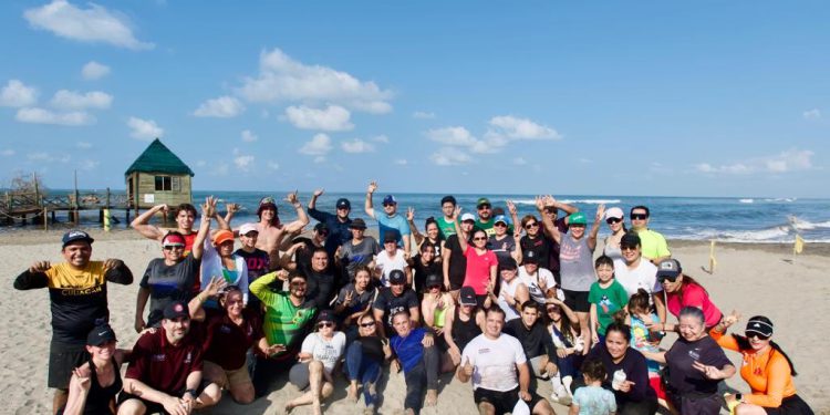 TODO UN ÉXITO LA CLASE MASIVA DE FUNCIONAL EN LA PLAYA