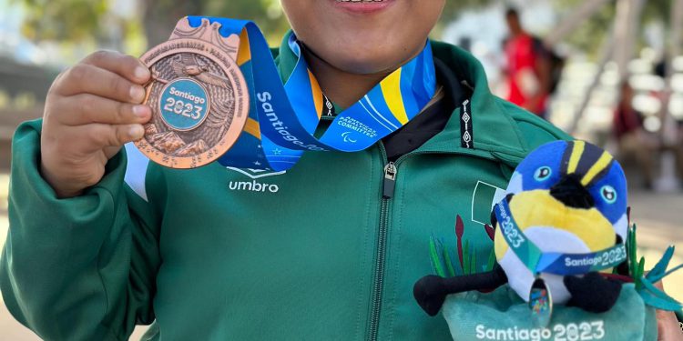 Se cuelga Pauleth Mejía la medalla de bronce