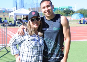 Román Carvajal Morales, quien acaba de perder a sus abuelos, logra oro y plata en el Zonal, ahora va por el boleto al Macro Regional de Atletismo