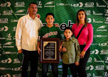 El sinaloense Francisco Camargo es reconocido como el Beisbolista del año 2023 por la FEMEBE.