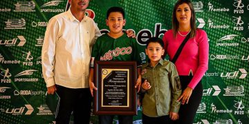 El sinaloense Francisco Camargo es reconocido como el Beisbolista del año 2023 por la FEMEBE.