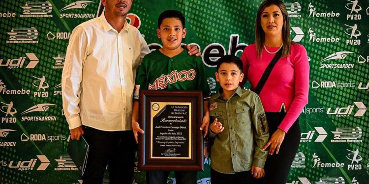 El sinaloense Francisco Camargo es reconocido como el Beisbolista del año 2023 por la FEMEBE.