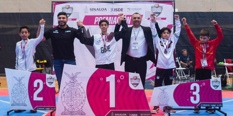 Gana Guasave 13 de oro en Combate del TKD.