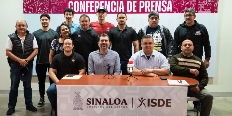 Capacitan a entrenadores de Gimnasia Artística Varonil.