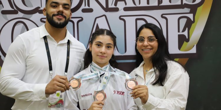 Levanta Edzia Rivas tres medallas de bronce.