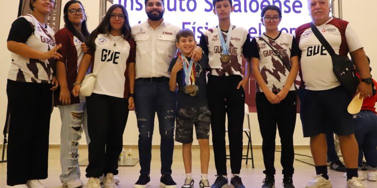 Inicia programa de charlas “Encuentro ISDE” con la visita de Julio Cascajares a los deportistas de Guasave.