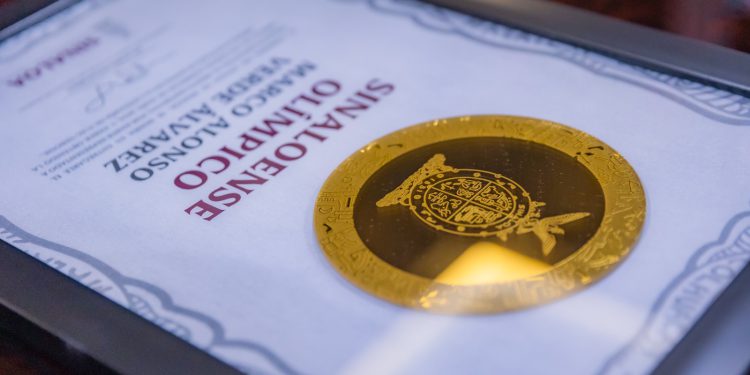Rocha recibe al medallista olímpico Marco Verde y a su entrenador