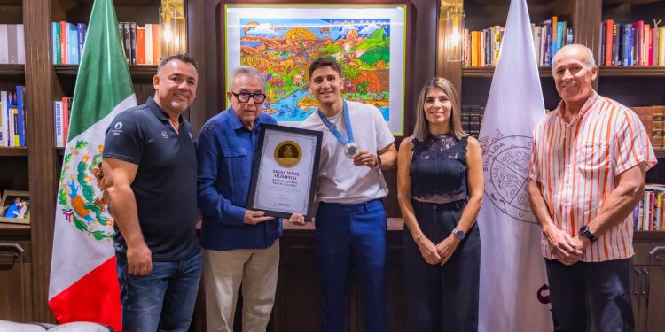 Rocha recibe al medallista olímpico Marco Verde y a su entrenador