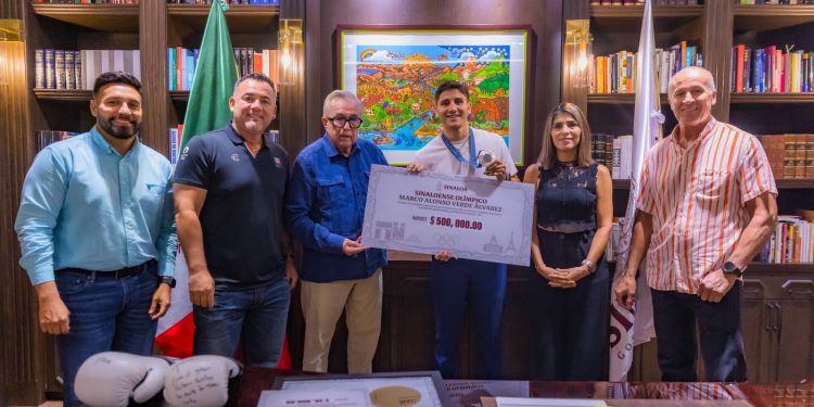 Rocha recibe al medallista olímpico Marco Verde y a su entrenador