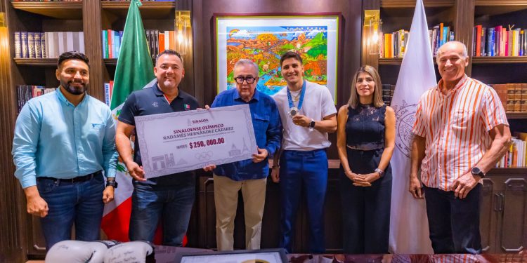 Rocha recibe al medallista olímpico Marco Verde y a su entrenador