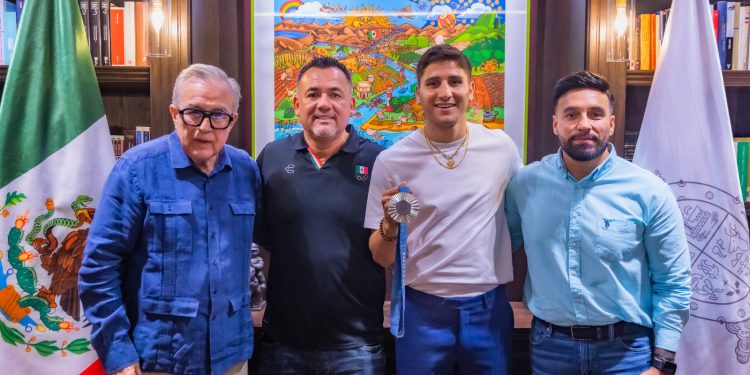 Rocha recibe al medallista olímpico Marco Verde y a su entrenador