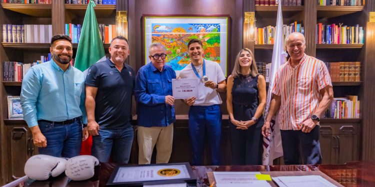 Rocha recibe al medallista olímpico Marco Verde y a su entrenador