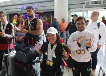 Los reciben con “El Sinaloense”