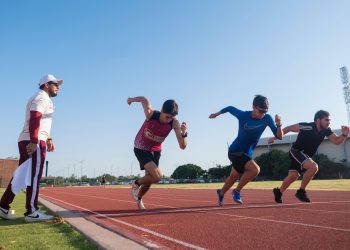 Chequeos médicos y pruebas físicas.