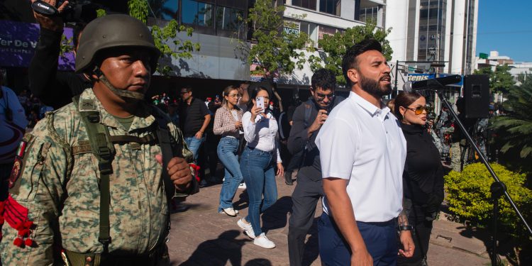 Disfrutan culiacanenses del Desfile del 20 de Noviembre