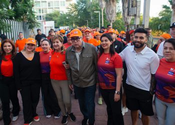 Rocha Moya da el banderazo inicial de La Caminata Naranja