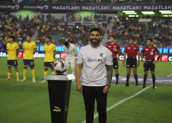 Entrega JCCR balón en duelo América-Mazatlán