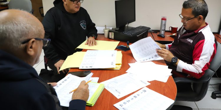 Con los brazos abiertos