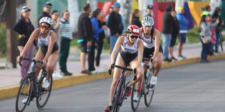 Mazatlán supera a Culiacán en la prueba del Triatlón en la Fase Estatal, por una medalla de oro