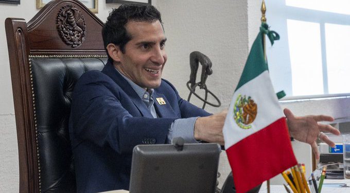 RECIBE ROMMEL PACHECO DIRECTOR DE CONADE, A DIRECTOR JULIO CASCAJARES Y DELEGACIÓN DEL ISDE EN CDMX
