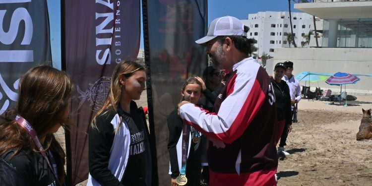 Jóvenes surfistas destacan en clasificatorio rumbo a la Olimpiada Nacional CONADE 2025