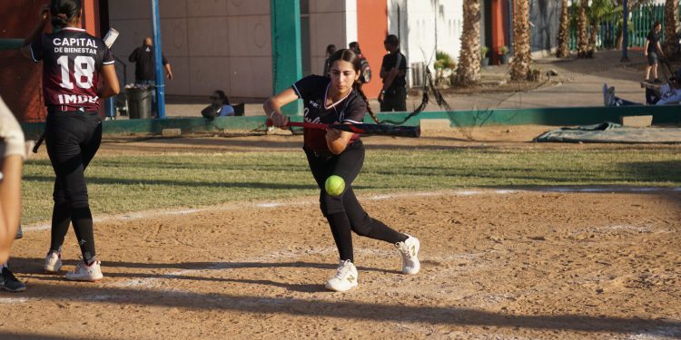 Sinaloa afina su softbol femenil rumbo al Macro Regional CONADE 2025