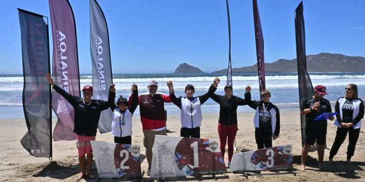 Jóvenes surfistas destacan en clasificatorio rumbo a la Olimpiada Nacional CONADE 2025