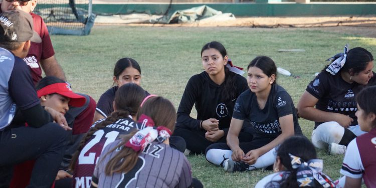 Sinaloa afina su softbol femenil rumbo al Macro Regional CONADE 2025
