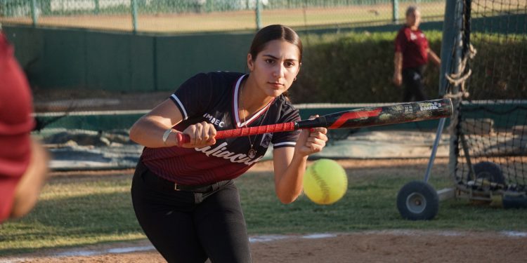 Sinaloa afina su softbol femenil rumbo al Macro Regional CONADE 2025